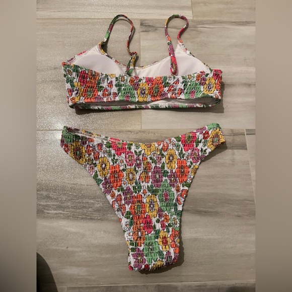 Shein Swimming Suit Size Medium Color Orange, Green, White, Pink, Yellow - Picture 3 of 3